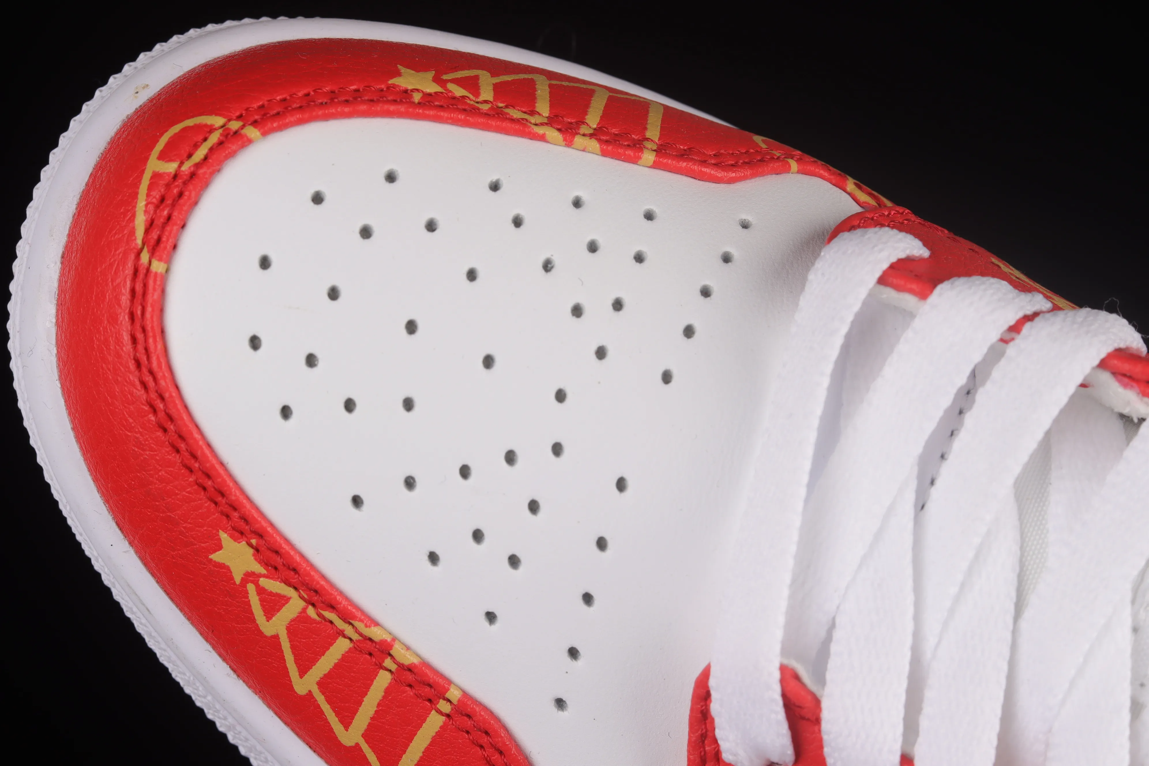 All categories Air Jordan Jordan series basketball shoes Air Jordan 1 Low Air Jordan 1 Low AJ1 Joe 1 Christmas theme customized version Sports culture basketball shoes 553558-130